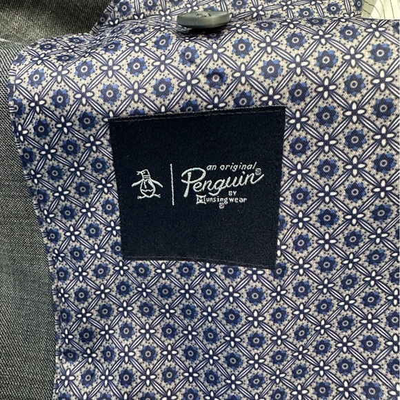 Suit - Picture 5 of 7